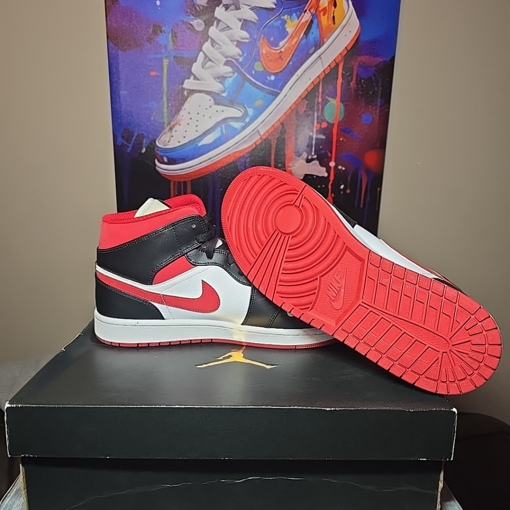 Nike Air Jordan 1 Mid Gym Red Black White Metallic Red - Picture 3 of 5